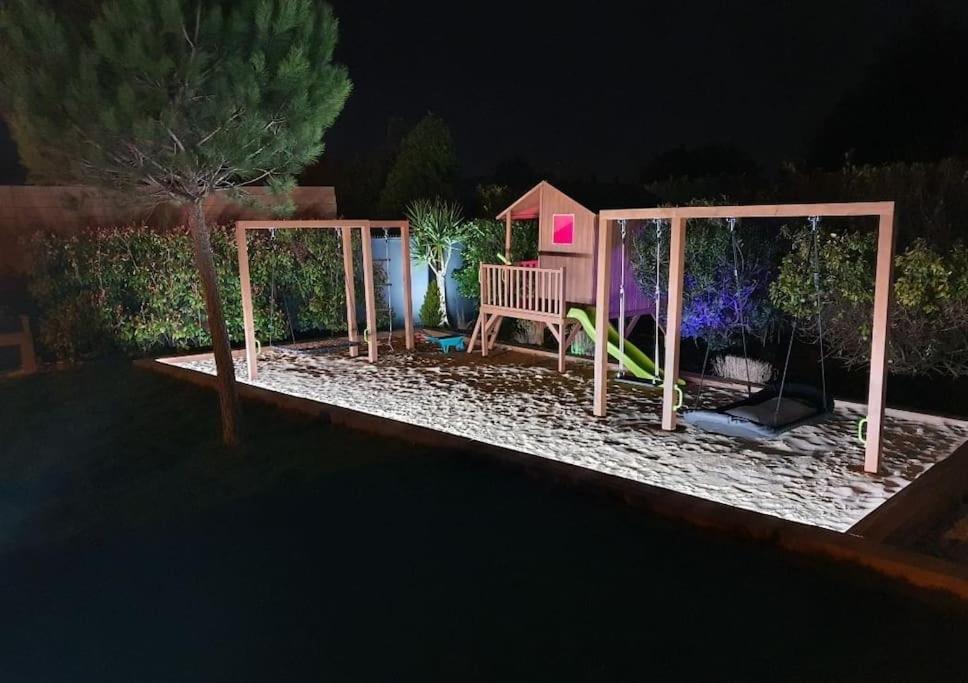 Maison De Vacances Contemporaine Avec Piscine Villa Vedène Exteriör bild