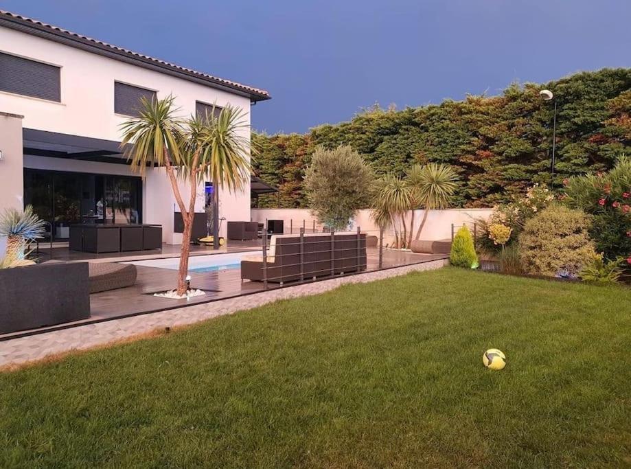 Maison De Vacances Contemporaine Avec Piscine Villa Vedène Exteriör bild